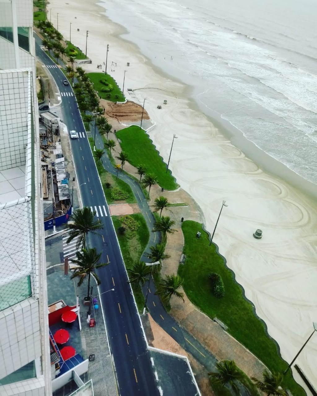 Belo Apartamento Com Vistas Para O Mar - Pe Na Areia - Churrasqueira Na Varanda Прая Гранде Екстериор снимка